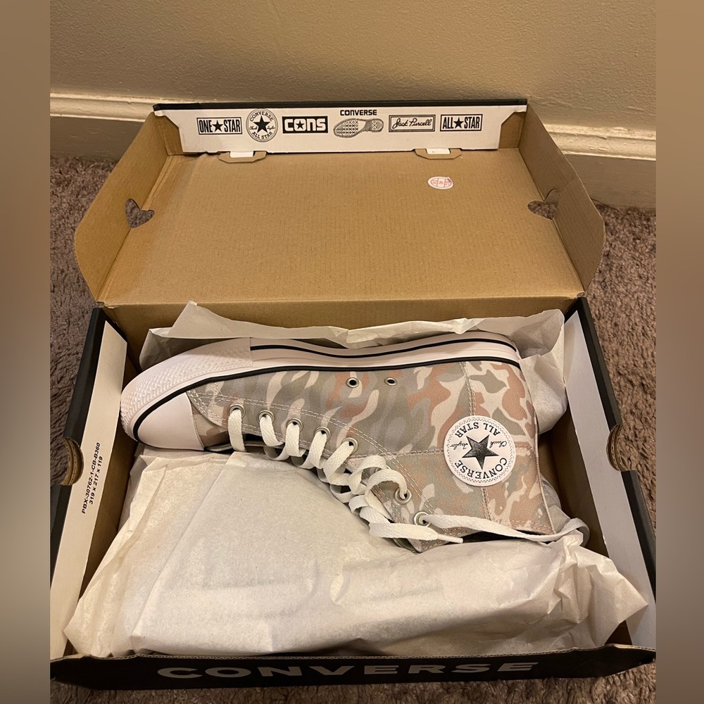 Unisex Camo pattern high top Converse M 8.5, W 10.5